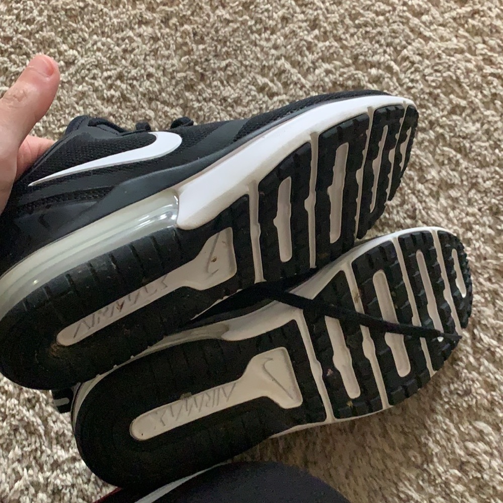 Nike Black and White Low-Top Athletic Sneakers - Picture 8 of 12